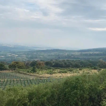 Ivi Karavan Na Carovnom Mieste Camping Svätý Jur