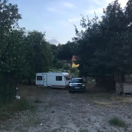 Ivi Karavan Na Carovnom Mieste