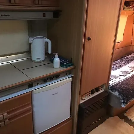 Ivi Karavan Na Carovnom Mieste *